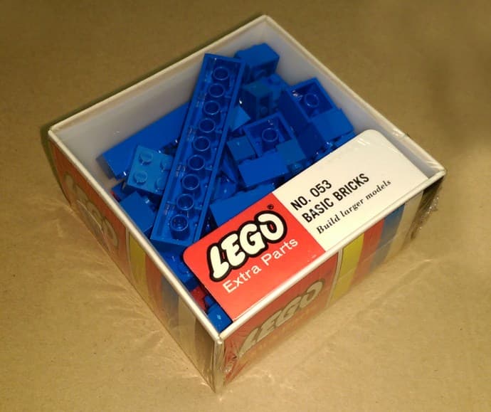 Assorted Basic Bricks - Blue LEGO set (#053-1, 1966)