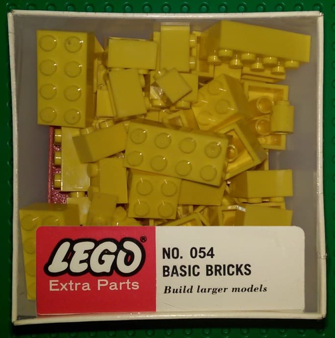 Assorted Basic Bricks - Yellow LEGO set (#054-1, 1966)