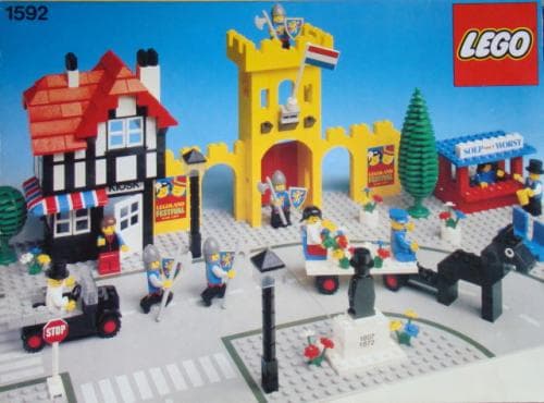 Town Square - Castle Scene (Dutch Version) LEGO set (#1592-2)