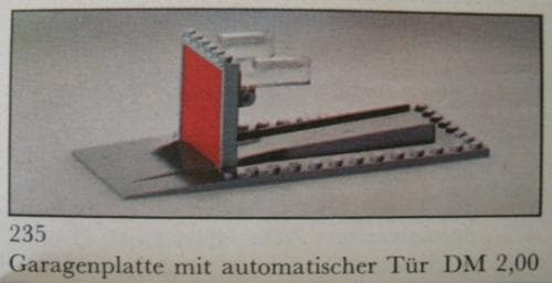 Garage Plate and Door (Gray Base and Door Frame) LEGO set (#235-2, 1968)