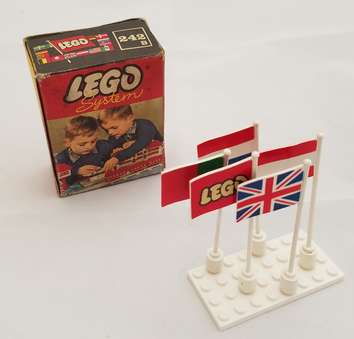 International Flags - Britain, France, Austria, Portugal, LEGO LEGO set (#242B-1, 1961)