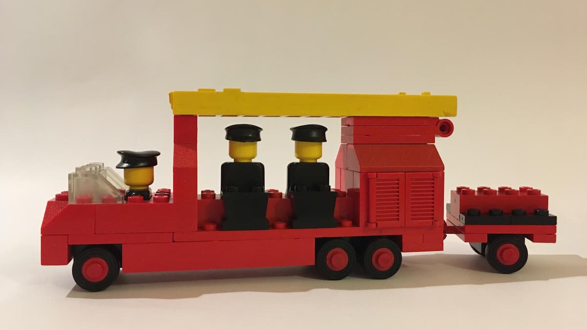 Fire Truck LEGO set (#485-1, 1976)