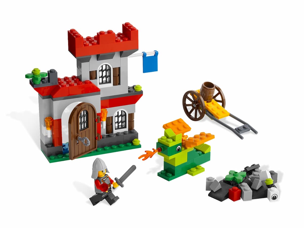 Knight and Castle LEGO set (#5929-1, 2011)