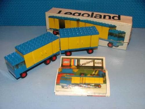 Truck with Trailer (without Stickers) LEGO set (#685-2)