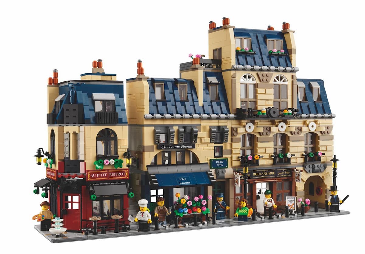 Parisian Street LEGO set (#910032-1, 2024)