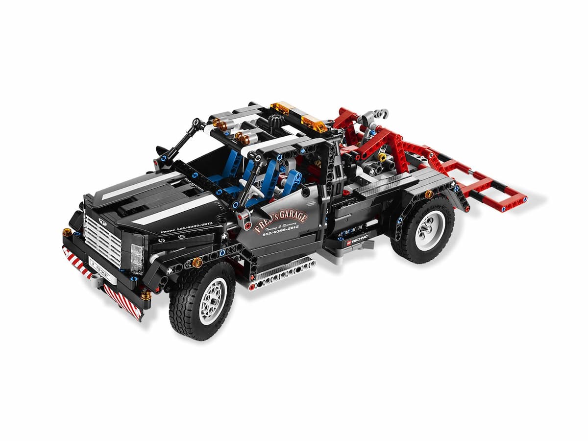 Pick-Up Tow Truck LEGO set (#9395-1, 2012)