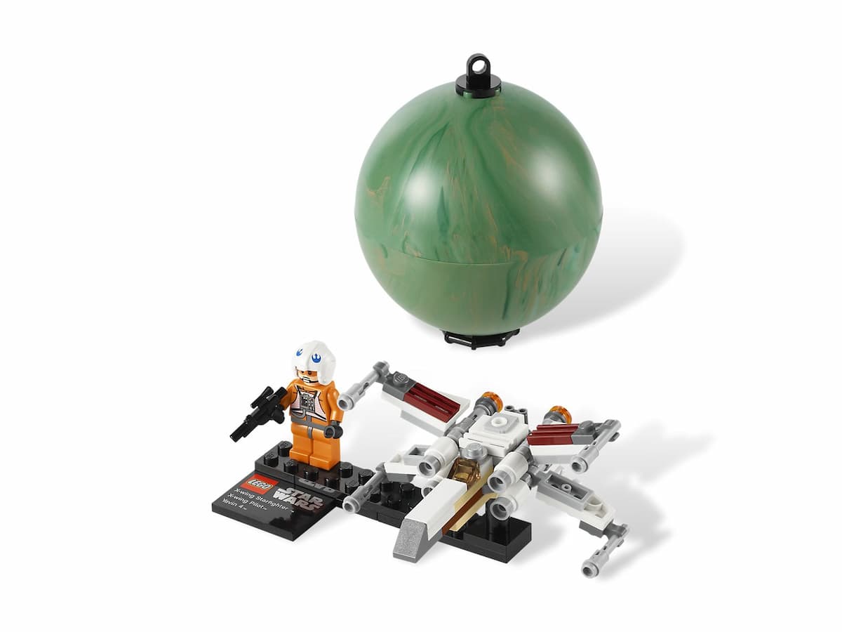 X-wing Starfighter & Yavin 4 LEGO Star Wars set (#9677-1, 2012)
